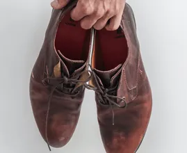 Estes são sinais de que você deve substituir seus sapatos velhos