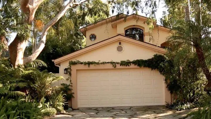 Il proprietario di questa casa ha trasformato l'interno in un vero paradiso - ma non nel modo che ti aspetti