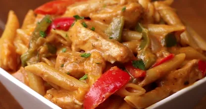 Für diese cremige Fajita-Pasta brauchst du nur eine Pfanne!
