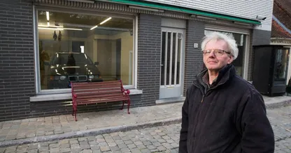 Deze Belg is zo dom nog niet! Van de gemeente kreeg hij geen vergunning voor een garage. Wat hij toen zelf deed is geniaal!