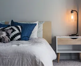 Dit is waarom je je bed in de ochtend juist moet opmaken