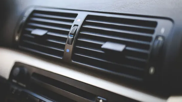 Vijf fouten die iedereen maakt met de airco in de auto