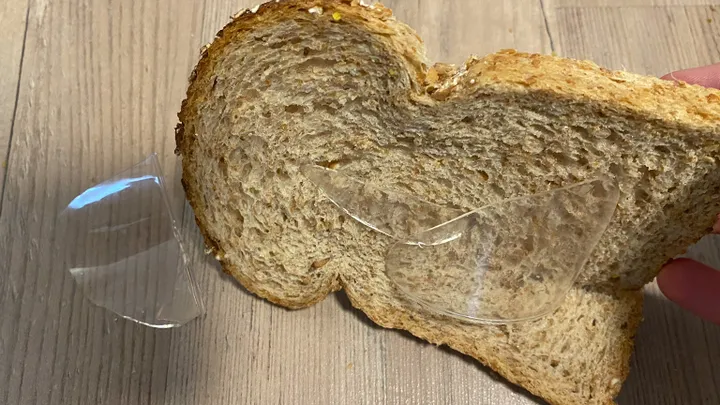 This strange use for a slice of bread can save you a lot of pain