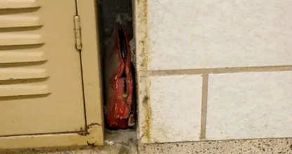 Exceptional: old school bag from 1957 contains unique items from the past