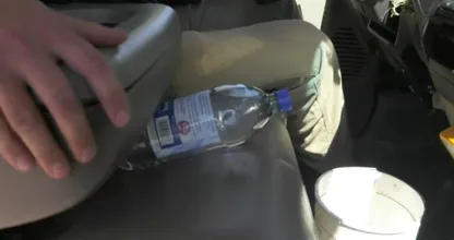 消防隊より警告：車の中に絶対ペットボトルの水を置きっぱなしにするな！