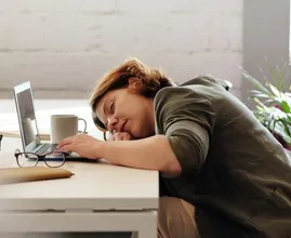 Middagdip op je werk? Met deze 6 tips kun je dat voorkomen