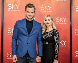 Jim Bakkum deelt vol trots bikinifoto van zijn vrouw Bettina Holwerda