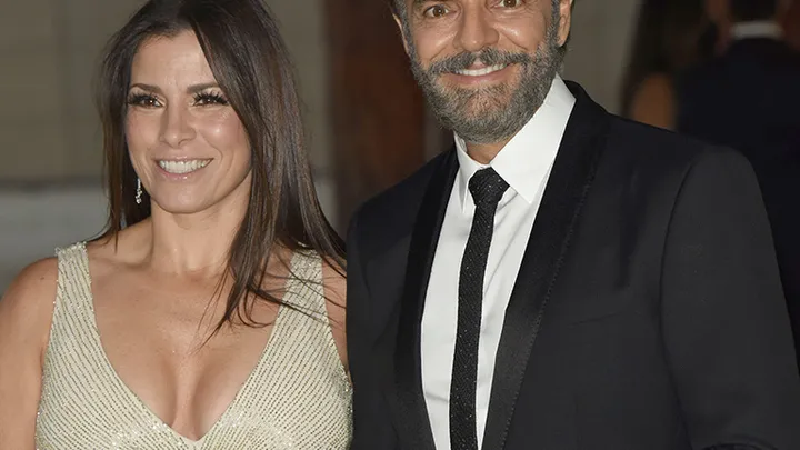 15 hombres famosos con esposas absolutamente impresionantes