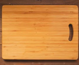Handig: Zo zorg je ervoor dat je houten planken en spatels niet splijten en vlekken
