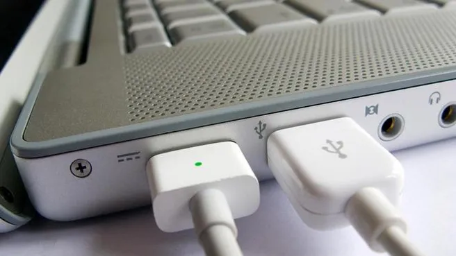 Let op: deze USB- opladers zijn heel gevaarlijk! Ze zijn per direct verboden.