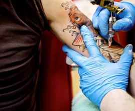 Diese unerwartete Auswirkung haben Tattoos auf deine Gesundheit!