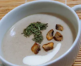 Esta cremosa sopa de champiñones solo cuesta un poco más de 1 dólar por persona y es deliciosa