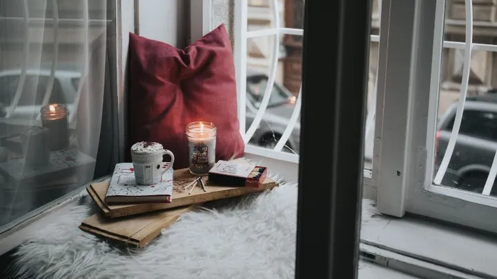 Klaar voor de herfst: 6 tips om een strak interieur gezelliger te maken
