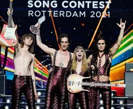 Songfestivalwinnaar Måneskin weer in Nederland: honderden fans verzamelen zich