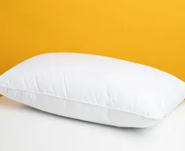 Find out: this is how you make yellow pillows white again