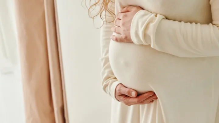 Vrouw vertelt: 'Mijn beste vriendin wil niet dat ik zwanger op haar trouwfoto's sta'