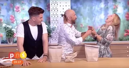 Deze goocheltruc in Polen gaat niet helemaal goed. Kijk dit filmpje eens, wat een drama!