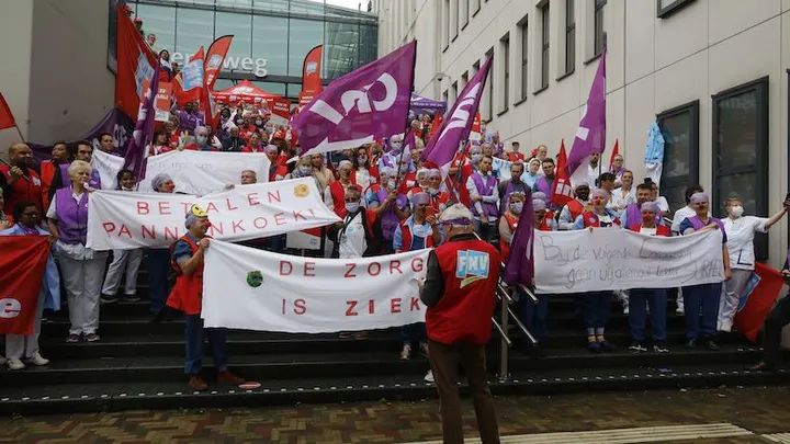 Grootste staking zorgpersoneel ooit: 'Het piept en kraakt aan alle kanten'