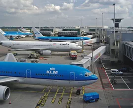 Met de auto naar Schiphol? Dit moet je weten over het parkeren