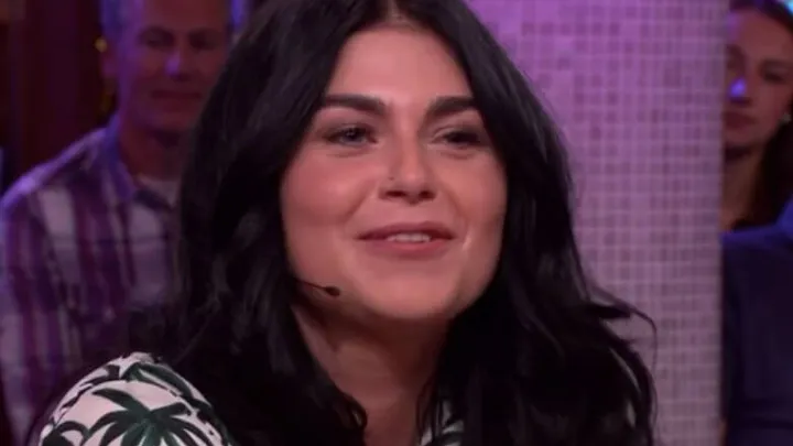 Wat een plaatje: Roxeanne Hazes deelt eerste foto's van haar babybuik!