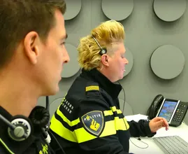 Politieagente deelt haar 112-gesprek met 10-jarig meisje, kippenvel!