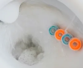 Huh! Blijkbaar gebruiken we het toiletblok al ons hele leven verkeerd