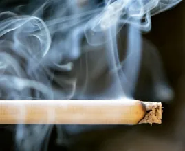5 manieren om rookgeur permanent te verwijderen