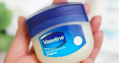 Désirez-vous des cils plus jolis ? La Vaseline peut être la solution…