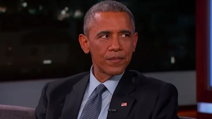 Personeel van het Witte Huis haalt kerstgrap met Obama uit.. Wij liggen slap van het lachen!