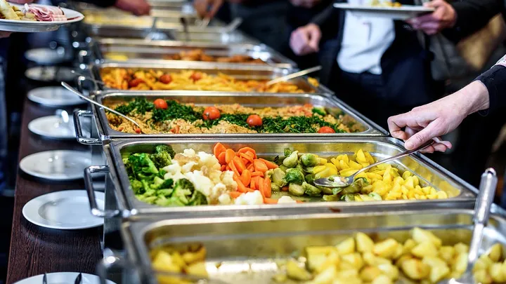Mit diesem fiesen Trick wirst du bei all-you-can-eat Buffets reingelegt!
