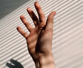 Jeuken je handpalmen? Dit zijn vijf mogelijke oorzaken