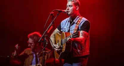Douwe Bob zit zonder band na beslissing afzeggen tournee