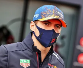 Zo ziet de 21-jarige zus van Max Verstappen eruit