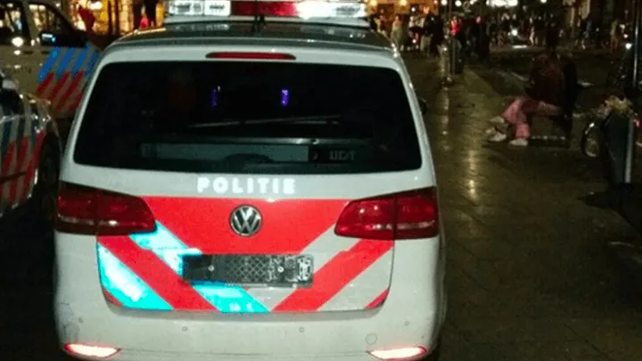 Politie roept 'stoere dader' op gestolen nummerbord van politieauto terug te brengen.. Deel dit bericht zodat we hem bereiken!