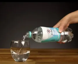 Auf die NUMMER kommt es an: DAS passiert mit deinem Körper wenn du Wasser aus Billig-Plastik trinkst!