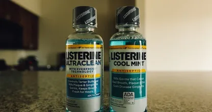 Dafür solltest du Listerine in dein Haar einreiben