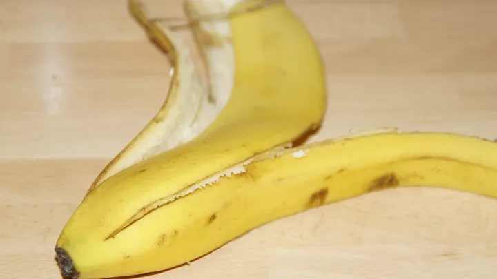 Wow! Did you know you can do THIS with a banana peel and some pantyhose?