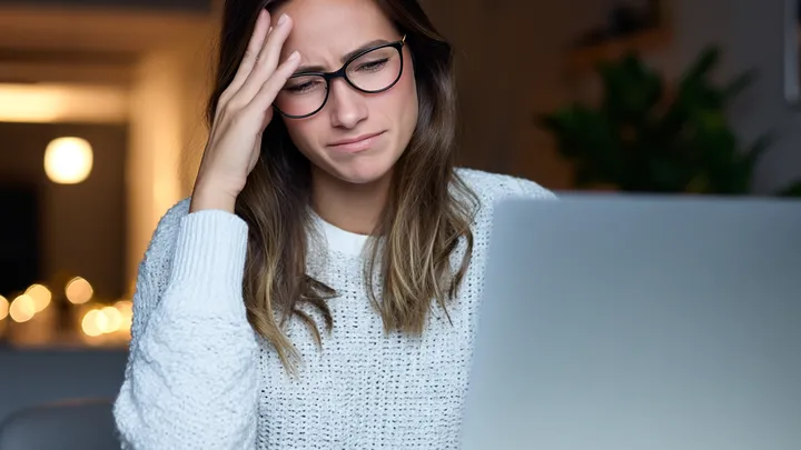 "Senhora, esses gêmeos não vão embora", disse a mulher sem-teto do lado de fora do orfanato - e tudo mudou