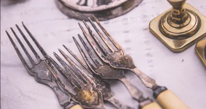 Roest op het bestek? Verwijder het binnen 10 minuten met dít etenswaar!