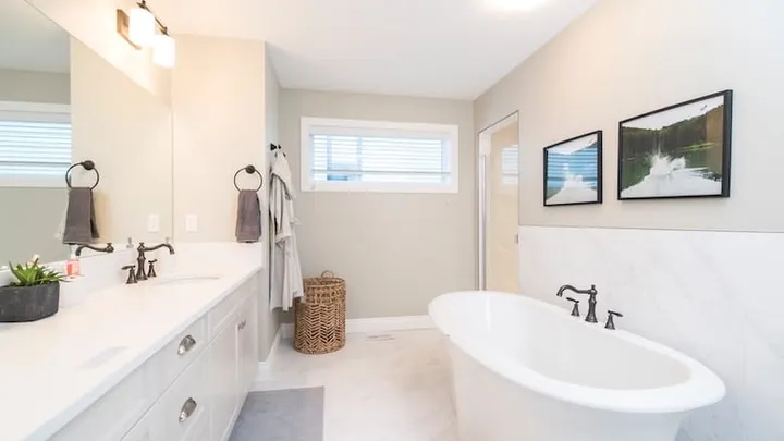 5 things you shouldn't store in your bathroom