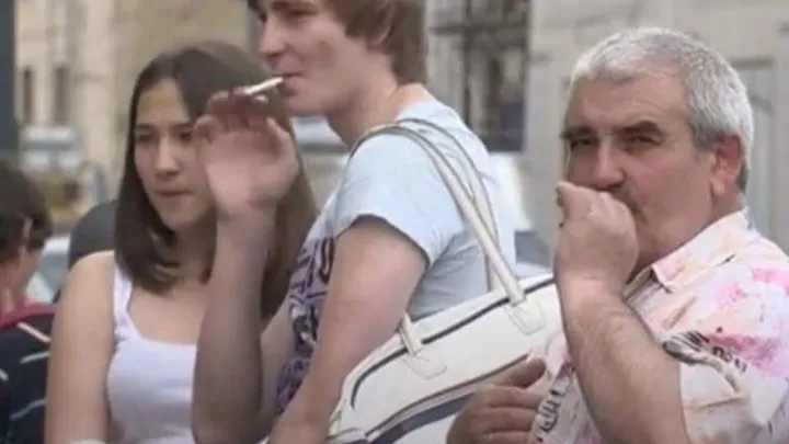 ¿Cuánto cuesta un paquete de cigarrillos en otros países?