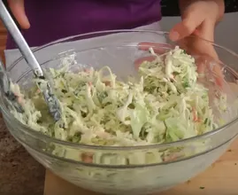 Mit DIESEM Rezept machst du den berühmten Kohlsalat von KFC! Lecker und gesund!