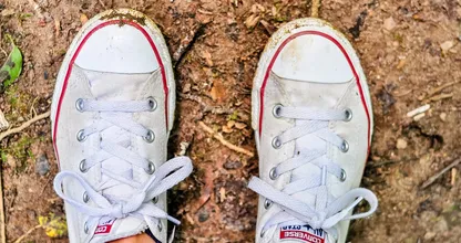 Been sweating in your shoes? This is how you get rid of those nasty smells!