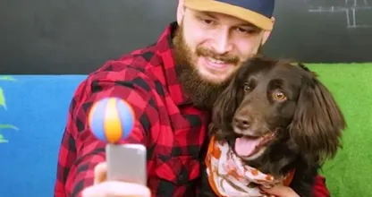 Mit diesem DIY Handy-Aufsatz gelingen dir immer perfekte Selfies mit dem Haustier