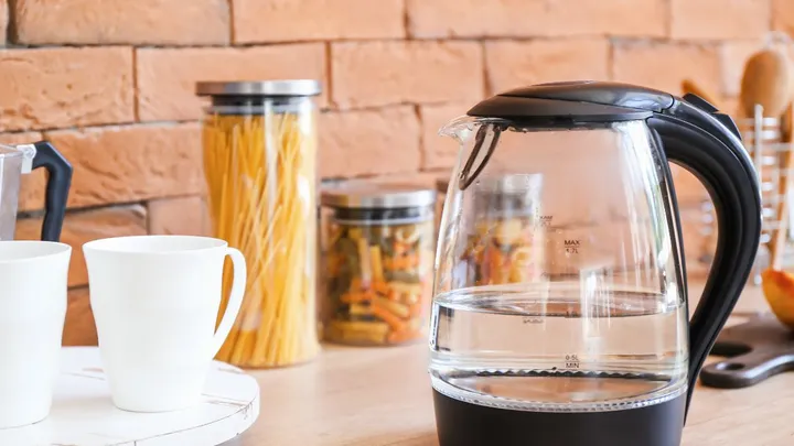 Water koken in de waterkoker: hoe vaak is té vaak?