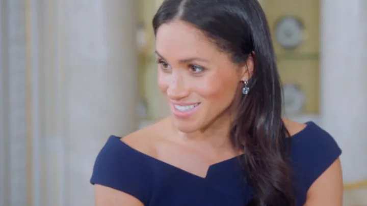 Meghan Markle brengt eerbetoon aan schoonmoeder Diana