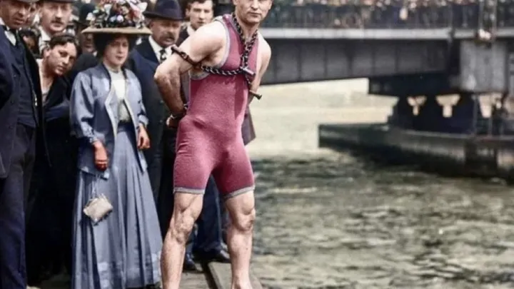 Dive Into History With These Impressive and Rare Images From the Past