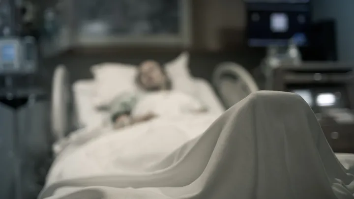 3 Weken na de geboorte van een tweeling voelde moeder zich ziek - toen de dokter de echo zag, zei hij: "Het spijt me"