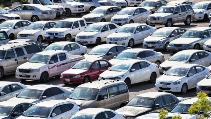 Heftig: kinderen op het nippertje uit snikhete auto gered