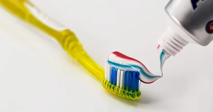 Feit of fabel: Is fluoride in tandpasta ongezond?